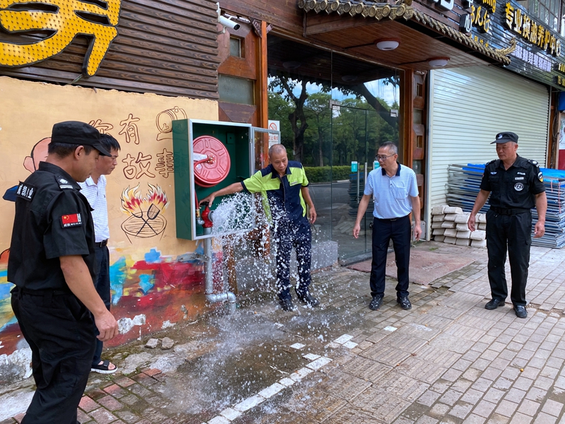 邕州老街酒吧廊整改后設(shè)施完善.jpg